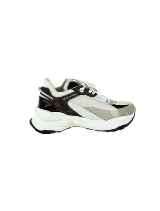 Run 55 Sneakers